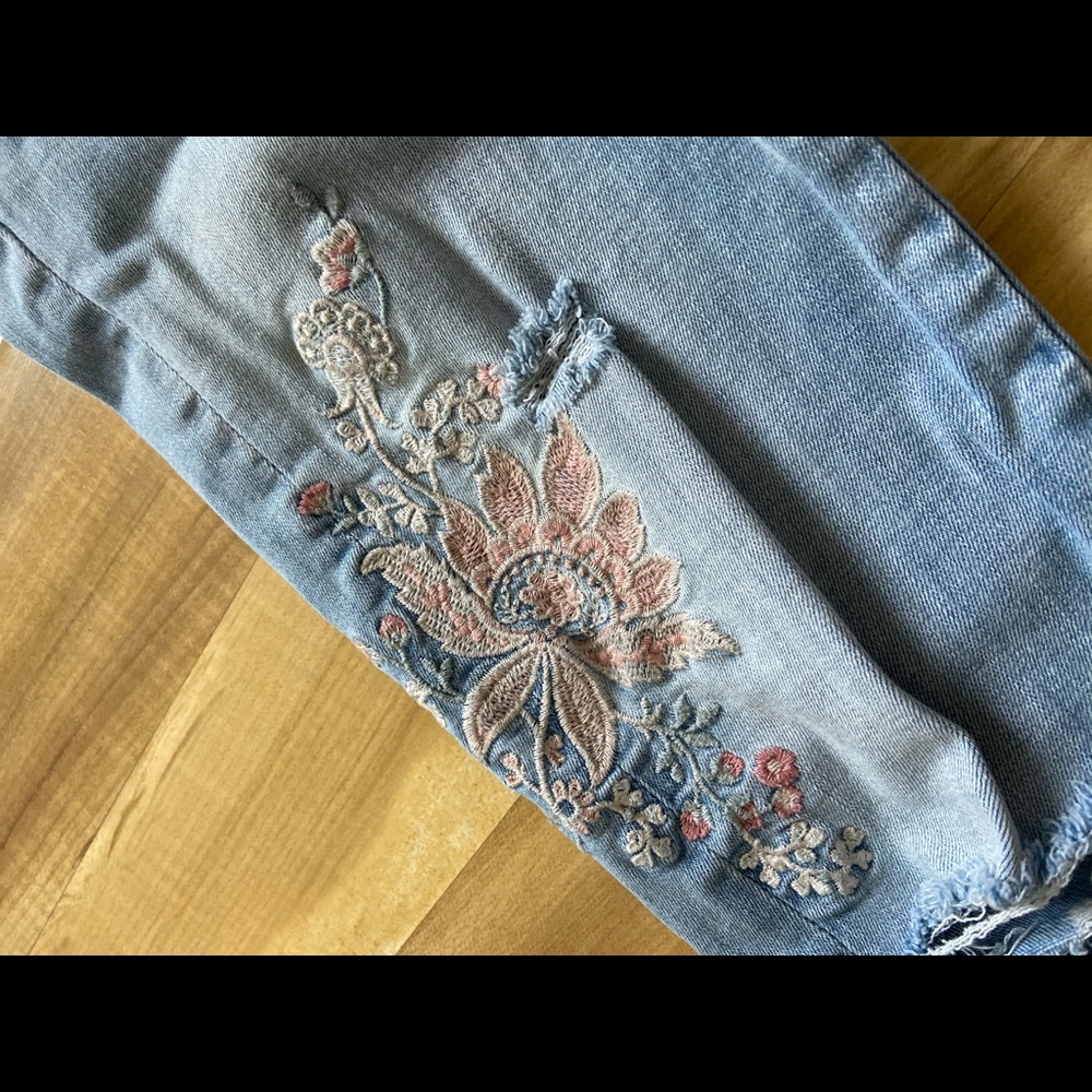 SUPER CUTE FLORAL JEANS